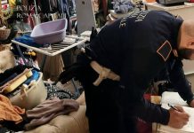 Orrore a Roma, neonato tra droga e rifiuti: madre denunciata, arrestato il compagno