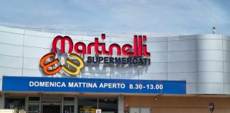 Infortunio sul lavoro al supermercato: merce cade da un muletto, 61enne al Poma