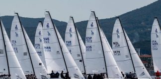 Svi 2026, le prime imbarcazioni doppiano lo scoglio di Capri e tornano verso Livorno