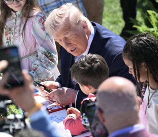 Trump e le discussioni con i bambini: “Ho 51 anni, Melania è un’attrice”