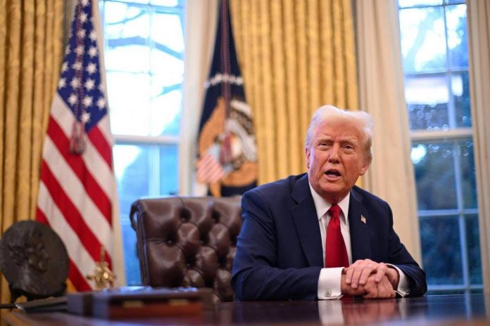 trump_scrivania_afp