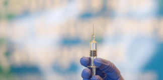 Vaccino combinato Covid e influenza, il via libera in Ue: chi potrà farlo