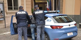 Mantova, tentata rapina con coltello in stazione: vigilante reagisce e blocca l’aggressore