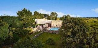 Vacanze, per 6 italiani su 10 smartphone compromette relazioni, da Airbnb 1 settimana senza in masseria del Salento