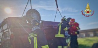 Minivan finisce in un canale nel Veneziano, tre morti