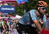 Ganna domina la crono di Massa, Eulalio resta in maglia rosa