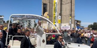 Il Papa ad Acerra “Un cambiamento di mentalità risanerà la Terra dei Fuochi”