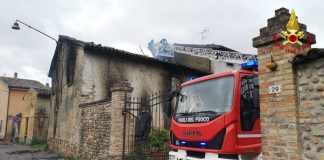Medole, incendio in un edificio: sul posto tre squadre dei Vigili del Fuoco