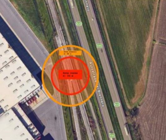 Travaso delle cisterne di propilene, maxi operazione nel weekend: chiusa la corsia sud dell’A22