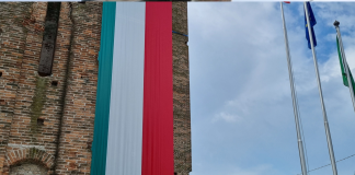 Villimpenta inaugura il grande tricolore sulla torre del castello