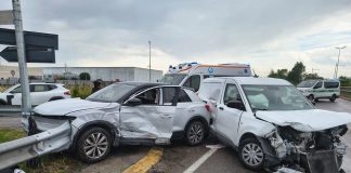 Valdaro, scontro auto-furgone sull’Ostigliese: 82enne estratto dai Vigili del Fuoco