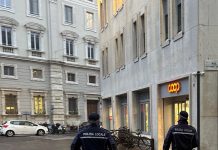 Mantova, furto alla Coop: 33enne fermato dopo colluttazione in piazza Martiri