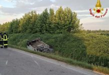 Travolti da un furgone all’alba a Villa Garibaldi: morti due 25enni. Ferito un 68enne