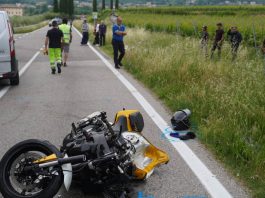 Scontro furgone-moto a Caprino Veronese, muore 23enne mantovano. Era il suo compleanno