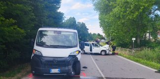 Viadana, scontro frontale tra auto e furgone: due feriti, strada chiusa