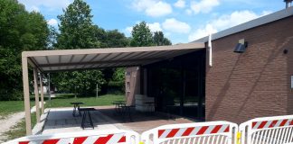 Nuova pergo-tenda al Bar Ecole di Suzzara per migliorare gli spazi esterni