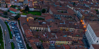 Malore alla guida, esce di strada sul lungolago. Muore in ospedale 65enne