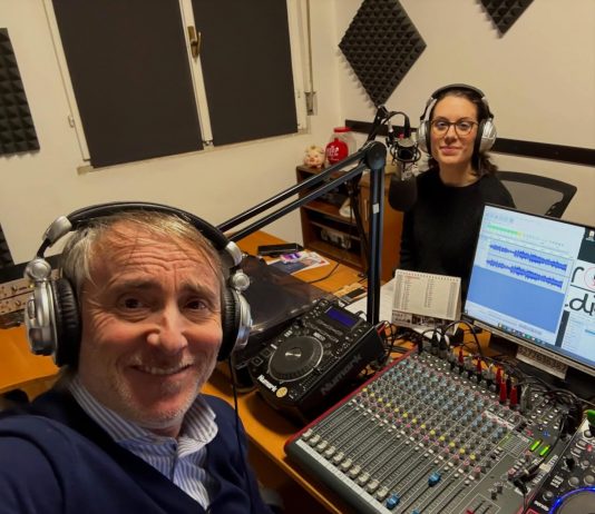 Mikroradio festeggia cinque anni tra musica, ospiti e ritorni storici