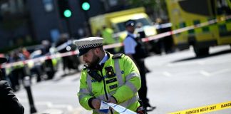 Londra, incendio doloso in ex sinagoga: indaga l’antiterrorismo. Vertice a Downing Street su antisemitismo