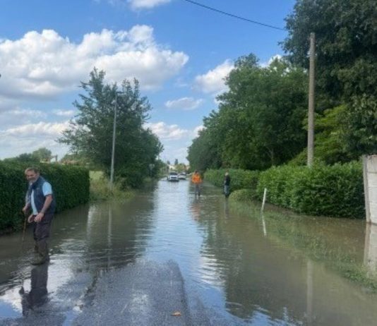 Quistello, cede porzione argine nel canale Sabbioncello: abitazione allagata