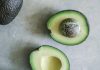 Avocado, tutto su questo superfood: pochi zuccheri, tanto potassio e aiuta il cuore