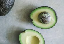 Avocado, tutto su questo superfood: pochi zuccheri, tanto potassio e aiuta il cuore