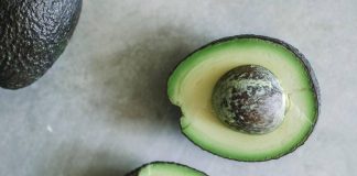 Avocado, tutto su questo superfood: pochi zuccheri, tanto potassio e aiuta il cuore