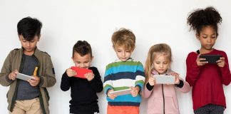 Cefalea digitale, pediatri ‘iper-esposizione a schermi si collega a mal di testa’