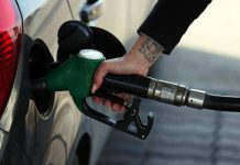Prezzi carburanti: la benzina aumenta ancora, in calo il diesel
