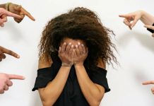 Castiglione illumina la Torre: un messaggio forte contro il body shaming