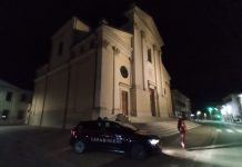 Castellucchio, tenta di uccidere il fratello con una coltellata mentre dorme: arrestata 71enne