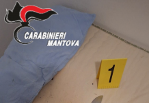 Castellucchio, tenta di uccidere il fratello con una coltellata mentre dorme: arrestata 71enne