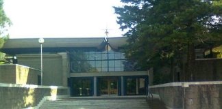 Feci sul pavimento e immagine sacra danneggiata, in quattro in fuga dopo aver profanato chiesa a Roma