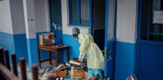 Ebola, ministero della Salute attiva sorveglianza personale organizzazioni da Congo e Uganda: “Compagnie aeree segnalino casi sospetti a bordo”