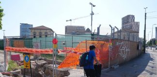 Consolato Usa a Milano, operai sfruttati in cantiere: il manager della Caddell fermato in aeroporto a Bergamo