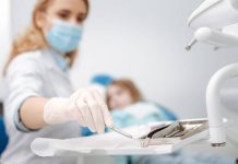 Gas esilarante contro la paura del dentista, sedazione cosciente per riavvicinare gli italiani alle cure