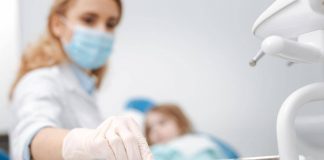 Gas esilarante contro la paura del dentista, sedazione cosciente per riavvicinare gli italiani alle cure