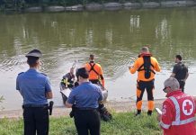 Roncoferraro, dramma nel Canalbianco: si tuffa in acqua e non riemerge. Ricerche in corso
