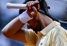 Roland Garros, tifosi Djokovic gridano al complotto: “Perchè Sinner gioca la sera?”