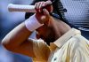 Djokovic ‘nervoso’ agli Internazionali: il gesto… verso il cielo