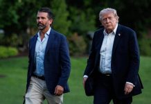 Trump non andrà alle nozze del figlio Don jr: “Momento cruciale, devo stare alla Casa Bianca”