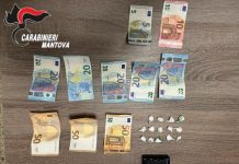 Viadana, fermato con contanti e 14 involucri contenenti cocaina nell’auto: denunciato 26enne albanese