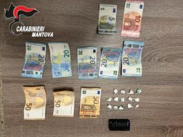 Viadana, fermato con contanti e 14 involucri contenenti cocaina nell’auto: denunciato 26enne albanese