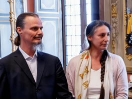 Fuori dal coro, oggi 24 maggio: intervista esclusiva a Nathan, padre della ‘famiglia nel bosco’