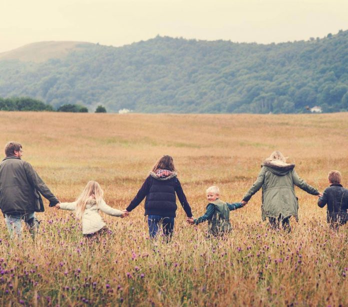 famiglia_prato_123rf_free