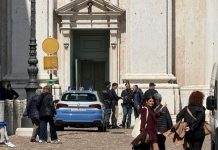 Piazza Sordello blindata: le forze dell’ordine evitano blitz non autorizzato degli animalisti