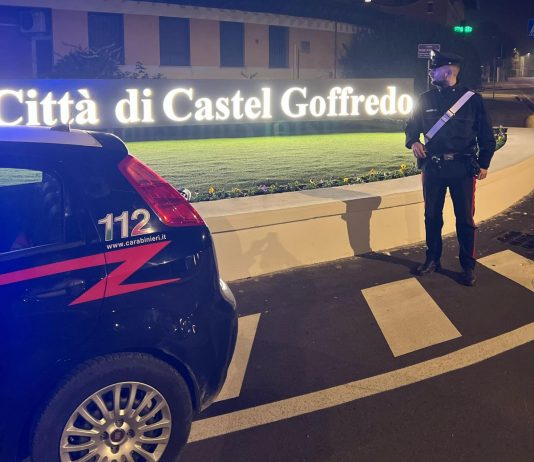 Castel Goffredo, investe rivale in amore dopo una lite: 20enne arrestato per tentato omicidio