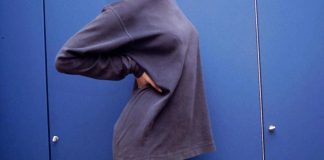 Sciatica, quando il nervo più lungo del corpo decide di farsi sentire (e come rimetterlo al suo posto). Il punto con gli specialisti