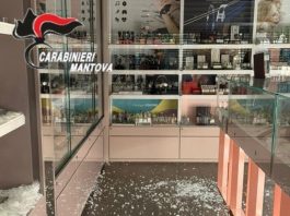Colpo alla gioielleria del Centro Commerciale La Favorita: ladri in fuga, indagini dei Carabinieri