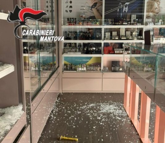 Colpo alla gioielleria del Centro Commerciale La Favorita: ladri in fuga, indagini dei Carabinieri